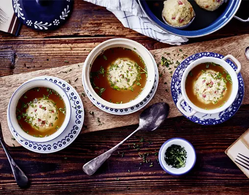 Speckknödel-Suppe